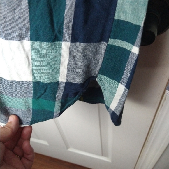 $ H&M green blue yellow white plaid button up collared shirt. Size 4 - Picture 4 of 8